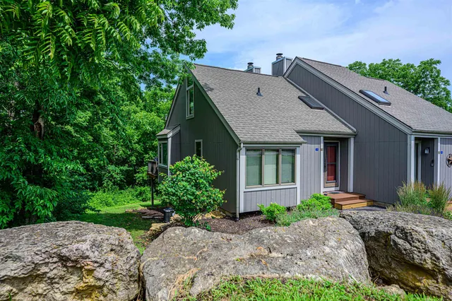 $199,000 | 19 Cedar Bluff Lane, Galena, IL 61036