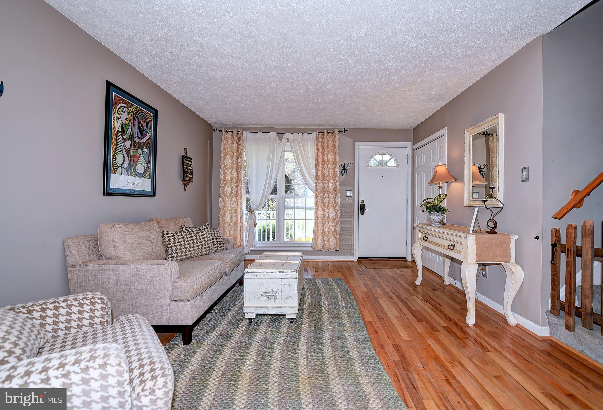 9104 Orbitan Road Baltimore, MD 21234 - Photo 5 of 33 Living Room