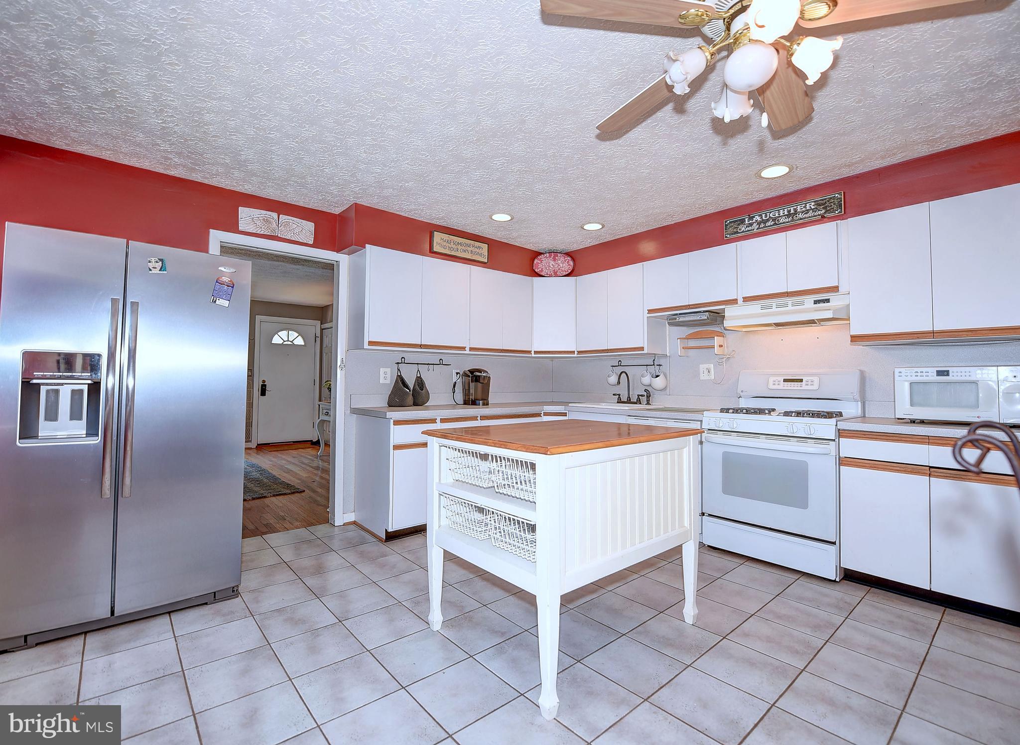 9104 Orbitan Road Baltimore, MD 21234 - Photo 10 of 33 Large Eat-in Kitchen