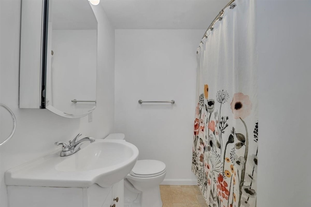 2401 Wilbraham Road Springfield, MA 01129 - Photo 12 of 33