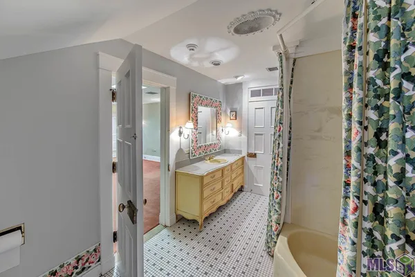 $2,300,000 | 4084 Highway 311, Houma, LA 70360