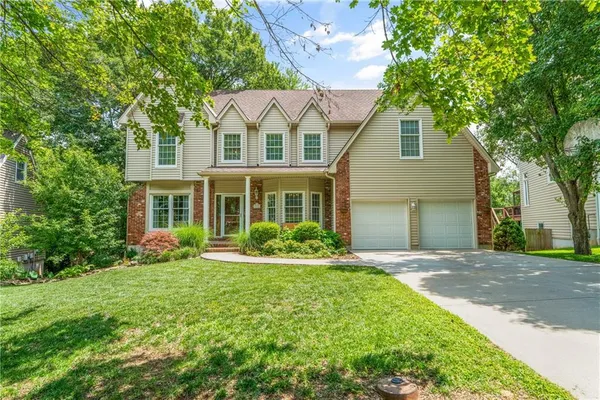 $549,900 | 15007 West 76th Street, Lenexa, KS 66216