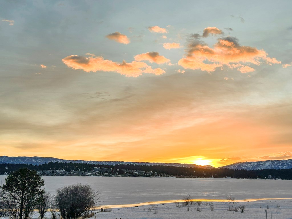 44 Pats Lane, Unit 45 Cascade, ID 83611 - Photo 27 of 34 Sunrise at the Lake