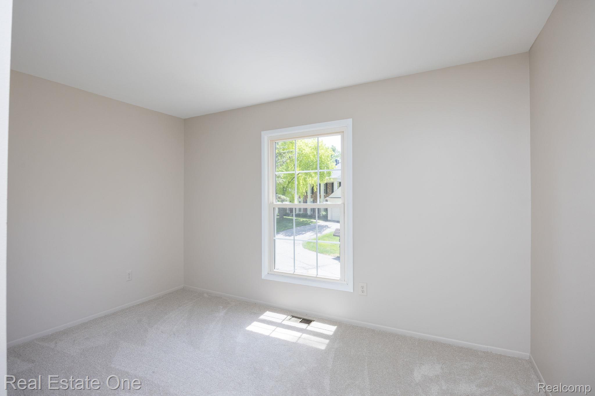 1534 Hidden Valley Lane Rochester, MI 48306 - Photo 10 of 27 19-web-or-mls-1534 Hidden Valley 19.jpg