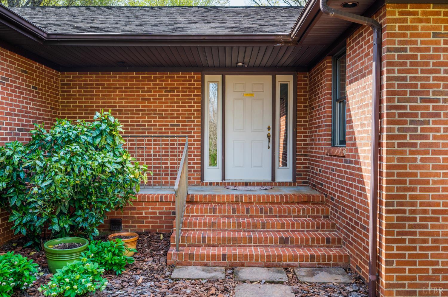 331 Johnson Drive Amherst, VA 24521 - Photo 2 of 37