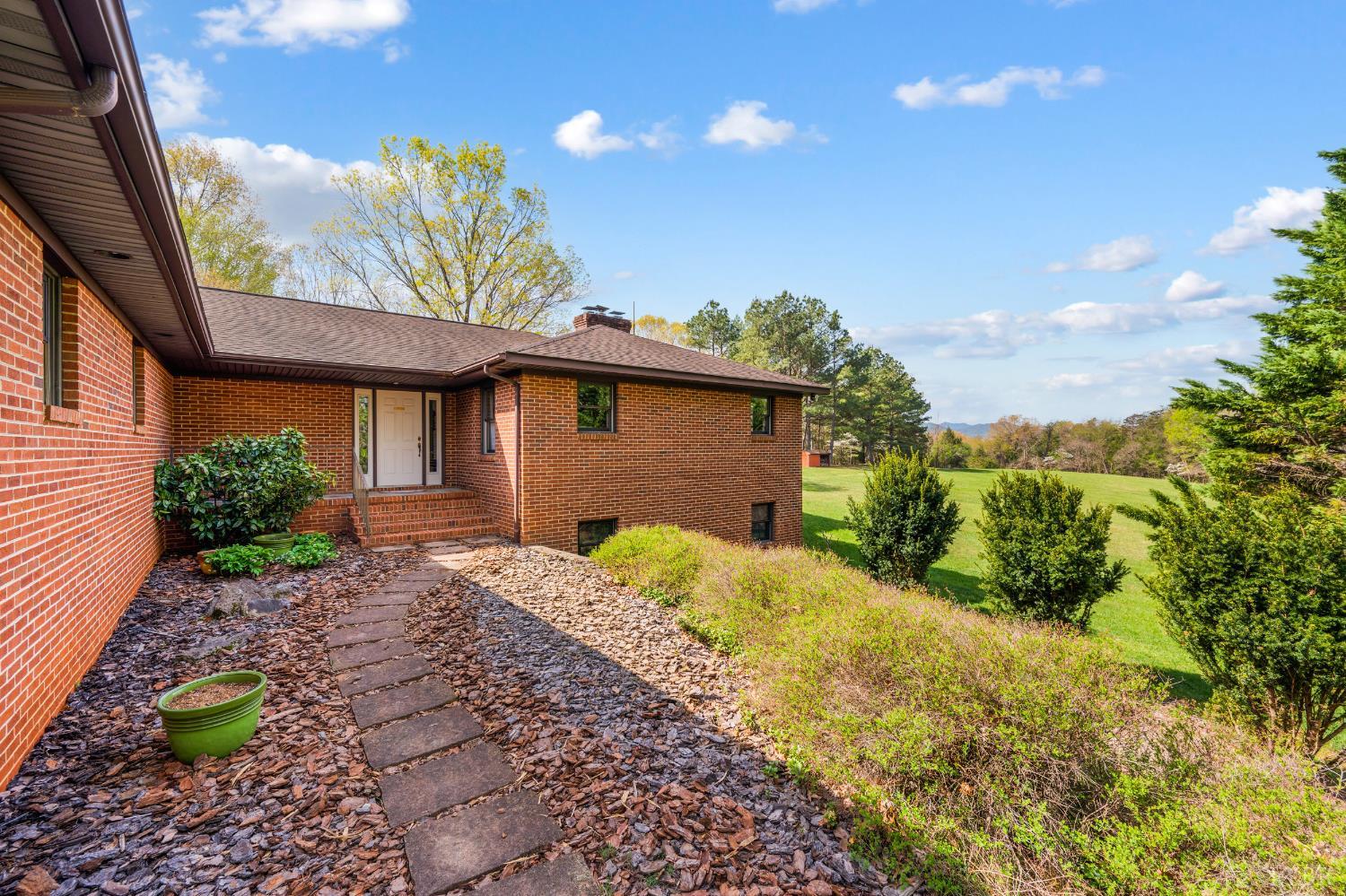 331 Johnson Drive Amherst, VA 24521 - Photo 3 of 37