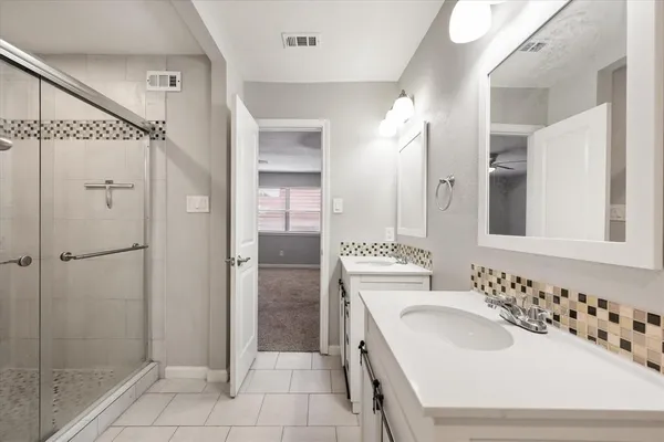 $2,200 | 207 East Harwood Road, Unit 10, Euless, TX 76039