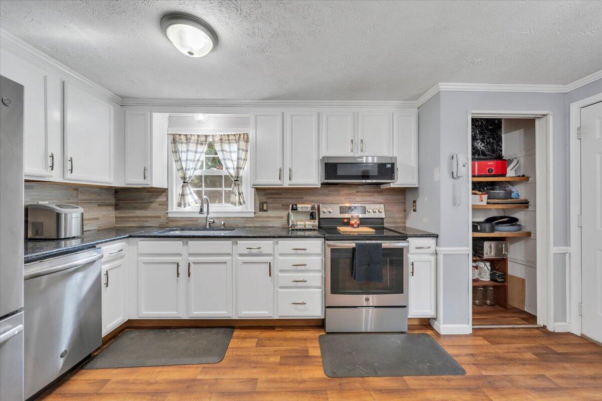 811 Ball Park Road Eagle Rock, VA 24085 - Photo 11 of 51 12-MIB05062