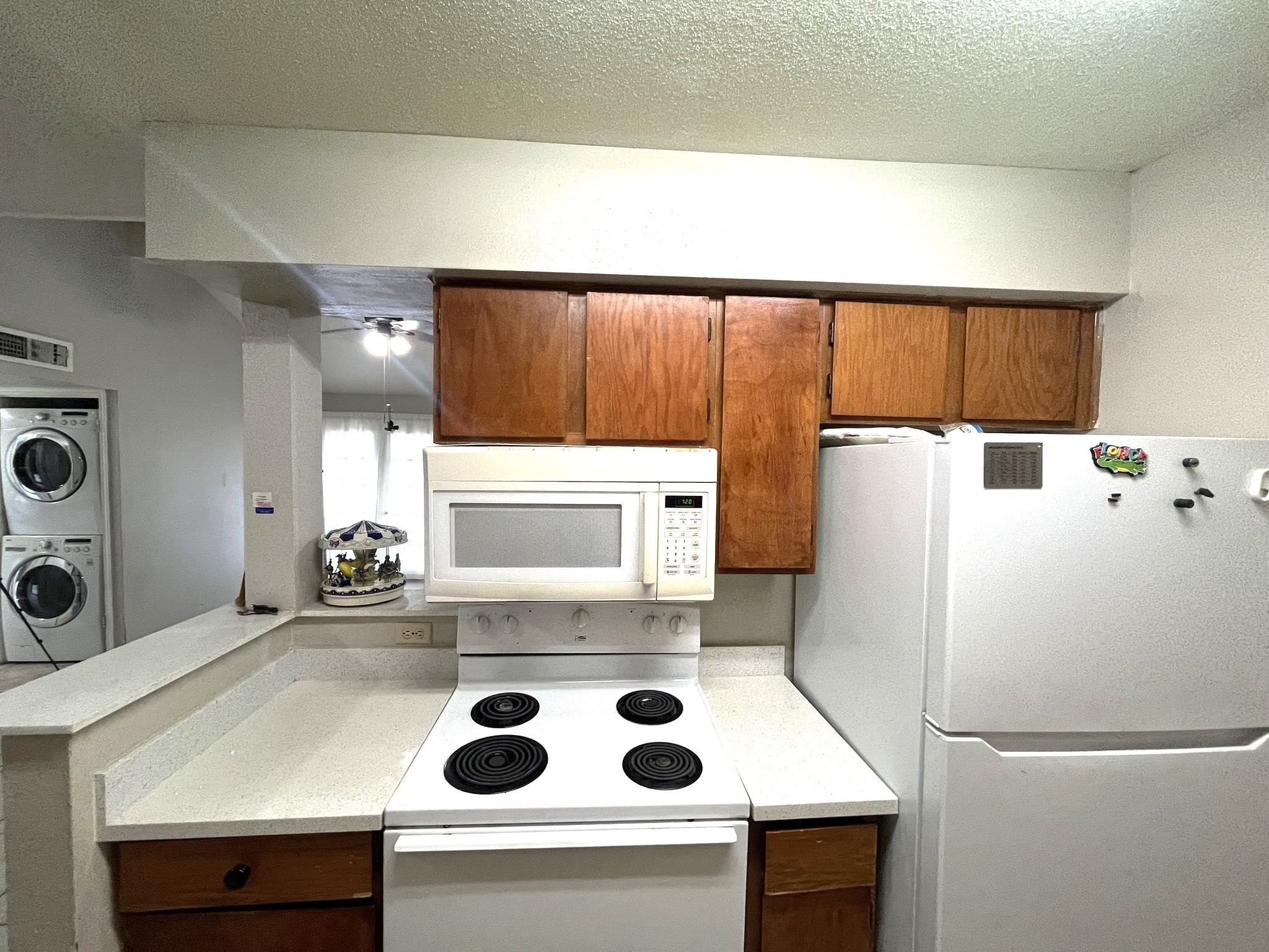 10211 Sugar Branch Drive, Unit 434 Houston, TX 77036 - Photo 5 of 13 a kitchen with a refrigerator a sink and a stove top oven