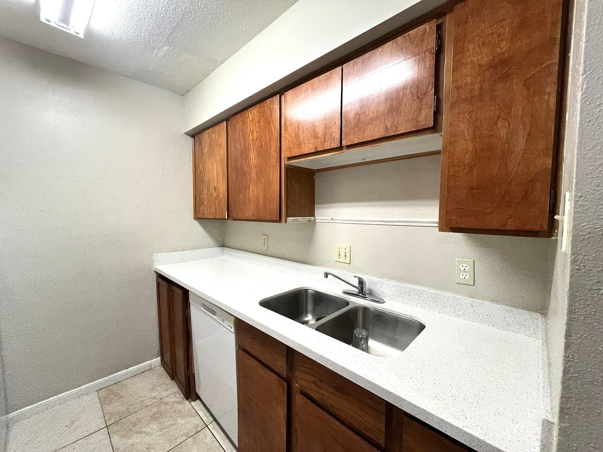 10211 Sugar Branch Drive, Unit 434 Houston, TX 77036 - Photo 6 of 13 a kitchen with a sink and a refrigerator