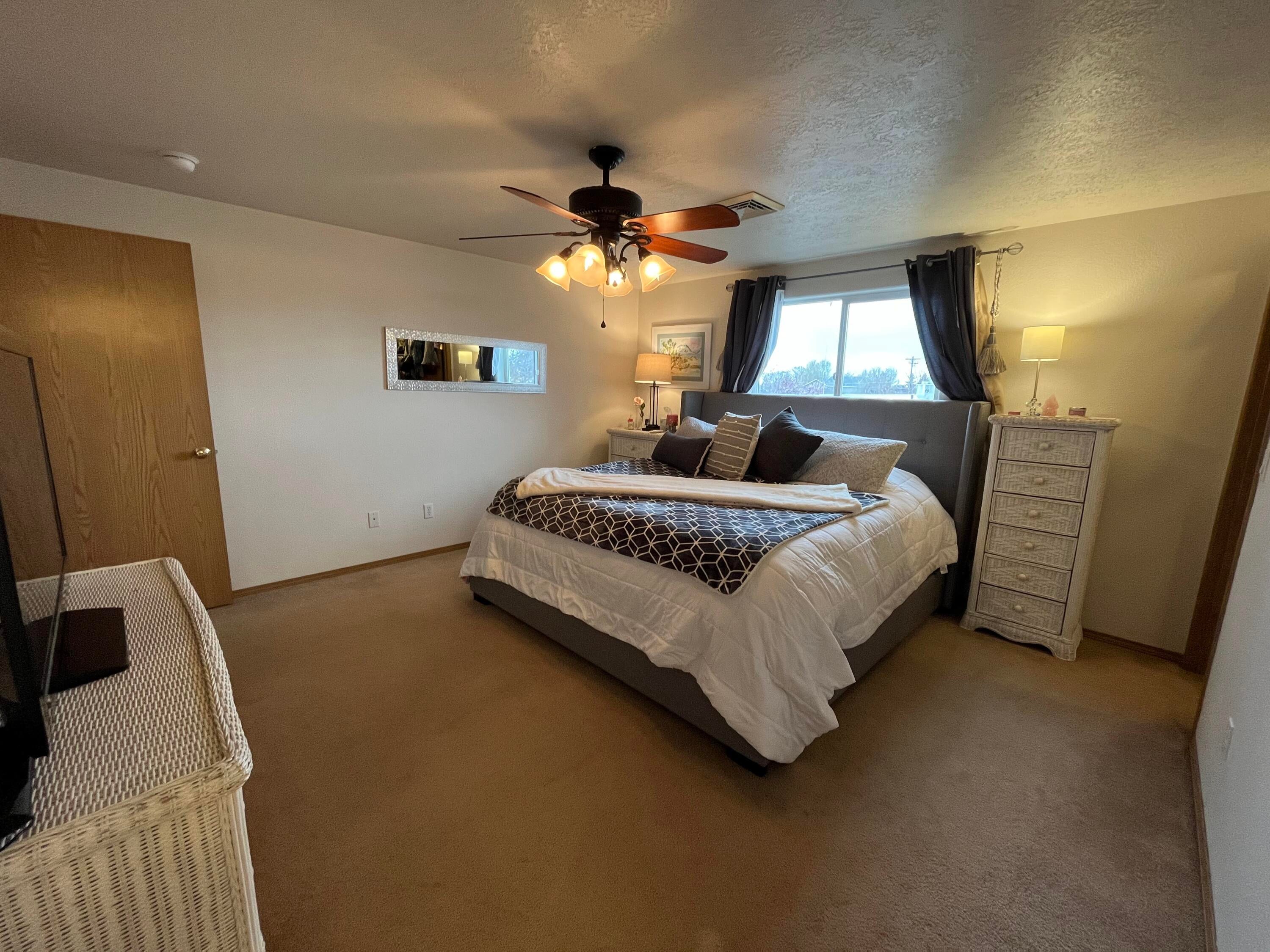 1440 Southwest 16th Street Redmond, OR 97756 - Photo 17 of 30 Ceiling fan to help keep you cool.