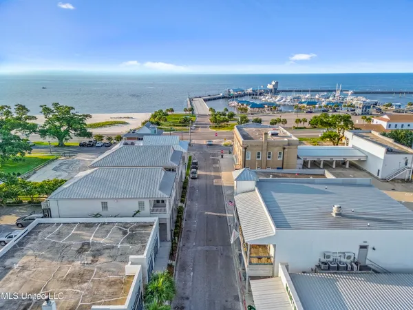$327,500 | 116 Davis Avenue, Unit E, Pass Christian, MS 39571