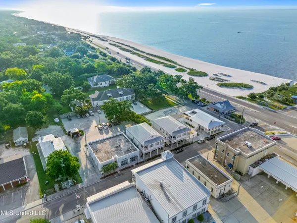 $327,500 | 116 Davis Avenue, Unit E, Pass Christian, MS 39571