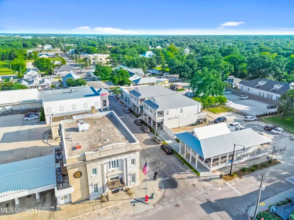 $327,500 | 116 Davis Avenue, Unit E, Pass Christian, MS 39571