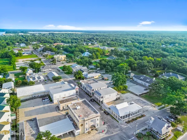 $327,500 | 116 Davis Avenue, Unit E, Pass Christian, MS 39571