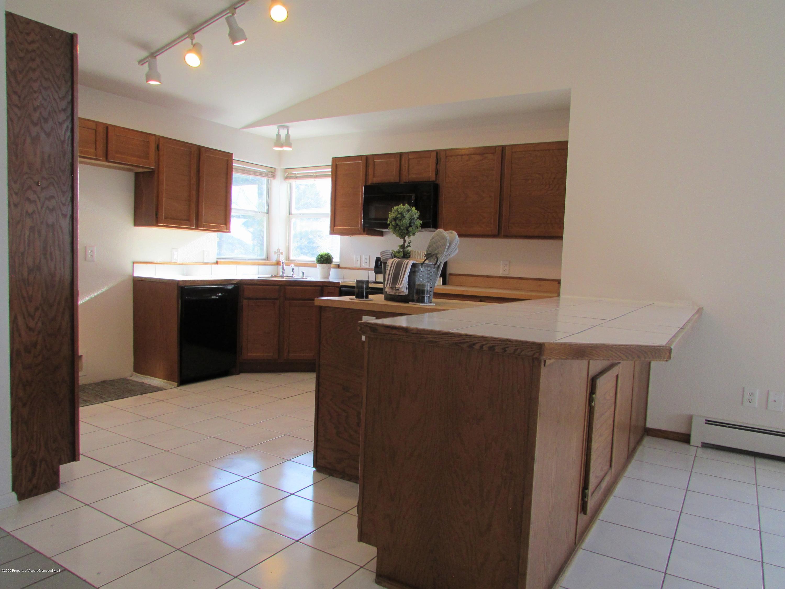 7 West Ridge Court Parachute, CO 81635 - Photo 5 of 22 Kitchen
