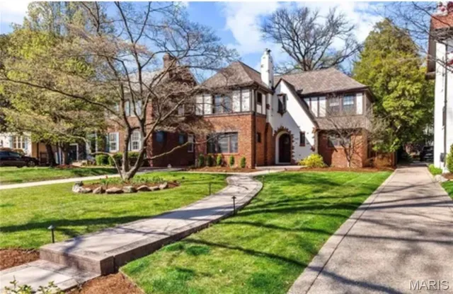$749,900 | 7133 Washington Avenue, University City, MO 63130
