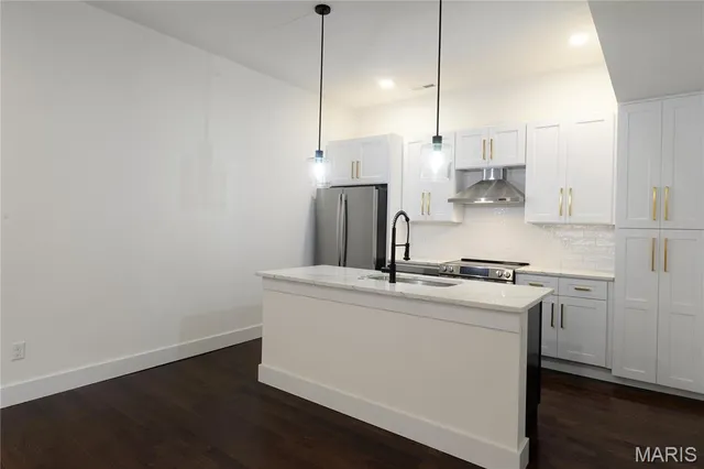 $1,740 | 3186 Oak Hill Avenue, St. Louis, MO 63116