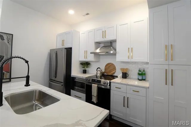 $1,740 | 3186 Oak Hill Avenue, St. Louis, MO 63116