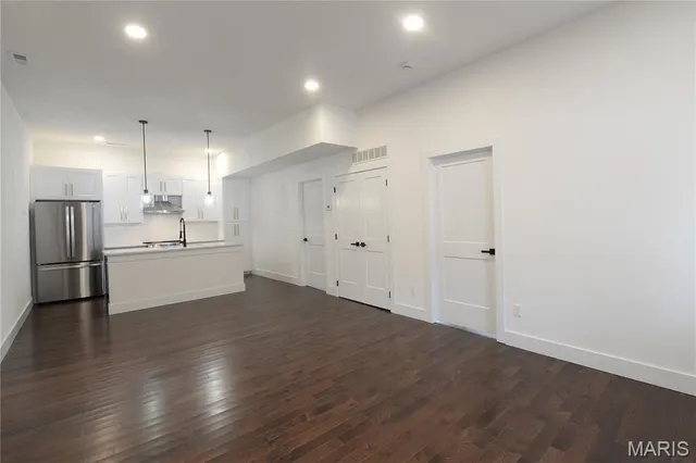 $1,740 | 3186 Oak Hill Avenue, St. Louis, MO 63116