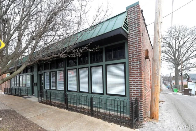 $1,740 | 3186 Oak Hill Avenue, St. Louis, MO 63116