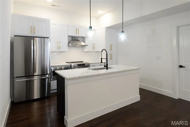 $1,740 | 3186 Oak Hill Avenue, St. Louis, MO 63116