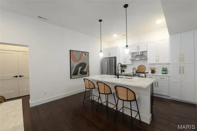 $1,740 | 3186 Oak Hill Avenue, St. Louis, MO 63116