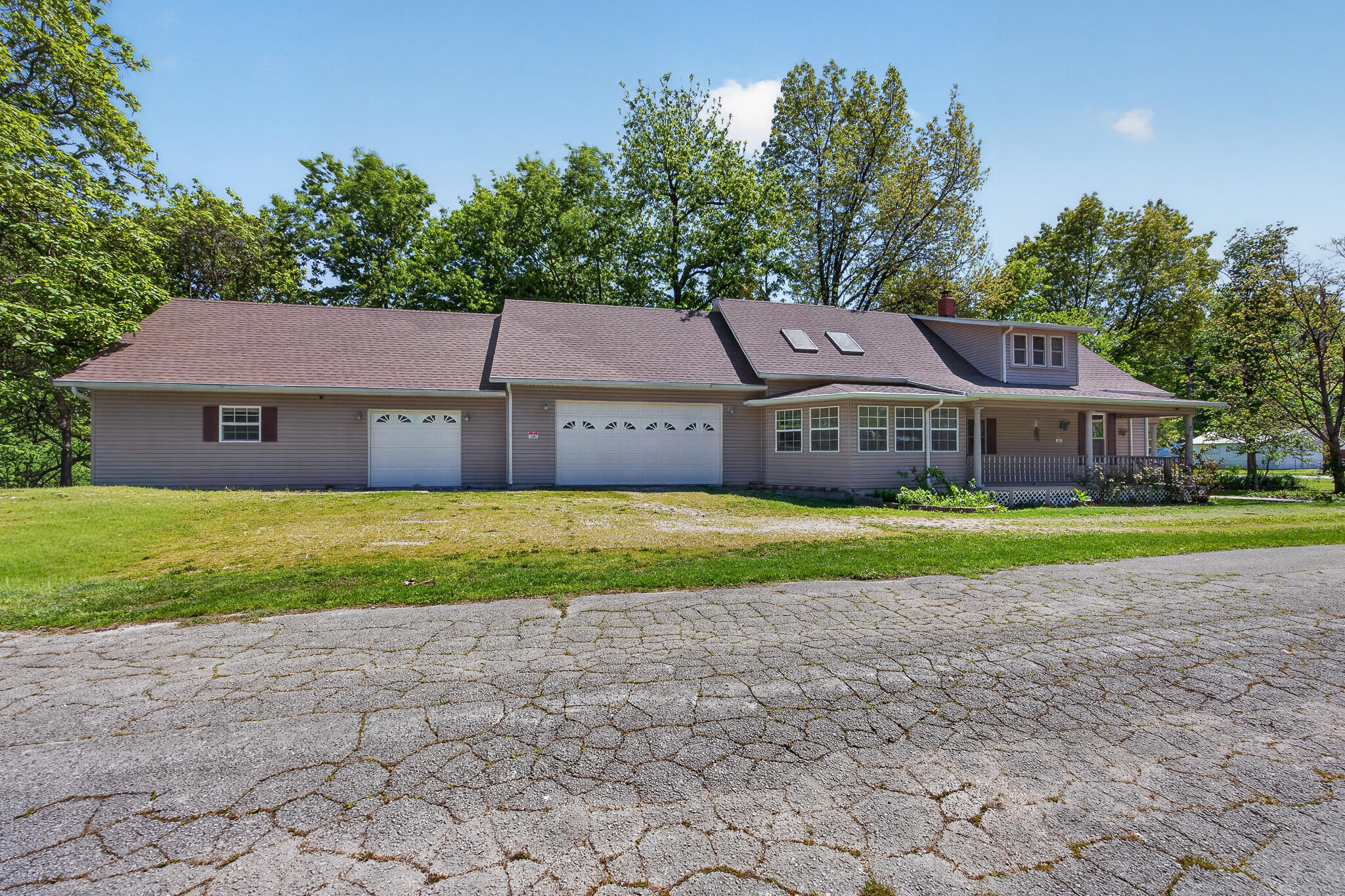 537 West Talmage Street Springfield, MO 65803 - Photo 5 of 72 Side view