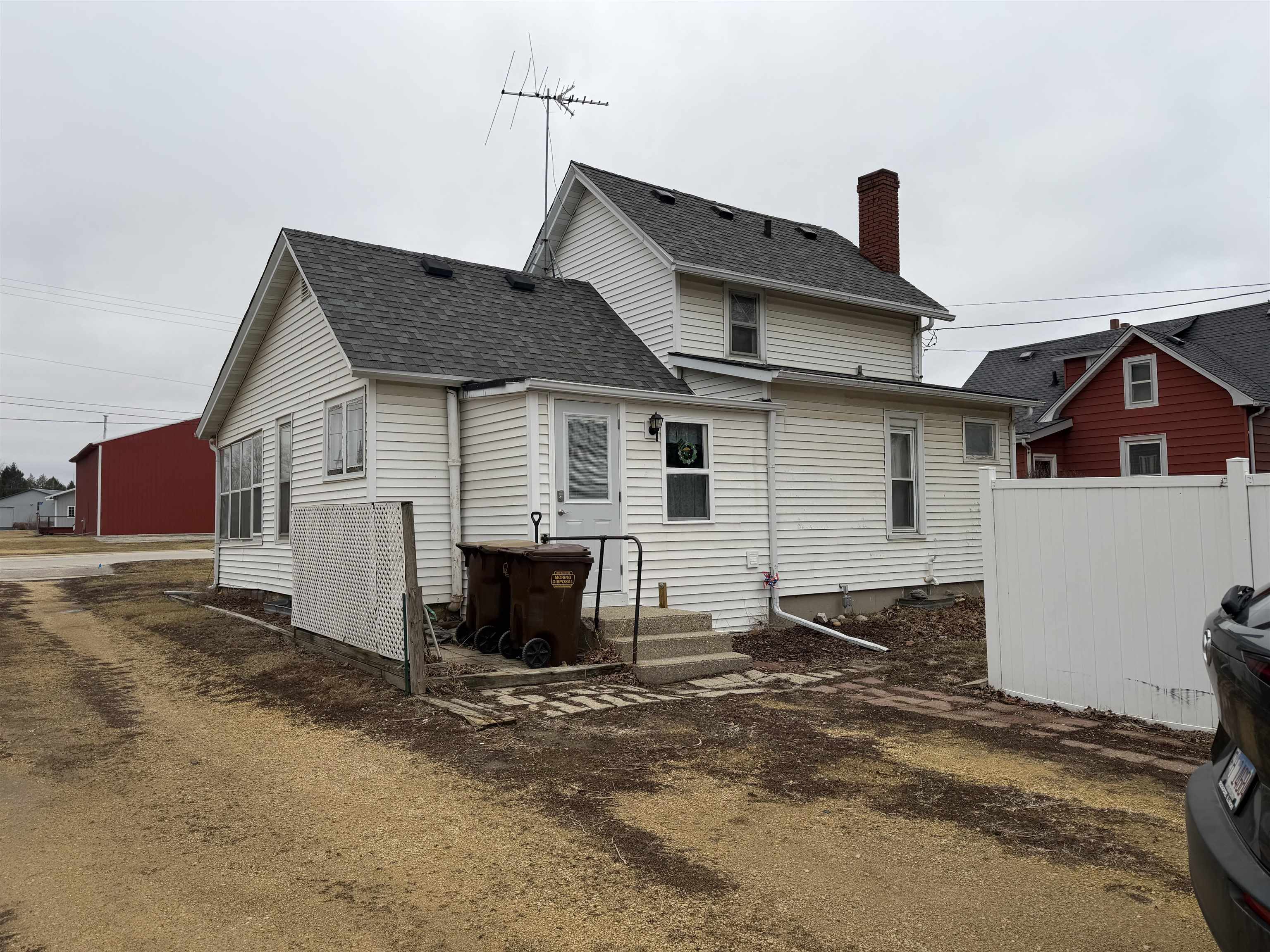 509 North Walnut Street Byron, IL 61010 - Photo 3 of 15 a front view of a house with a garage