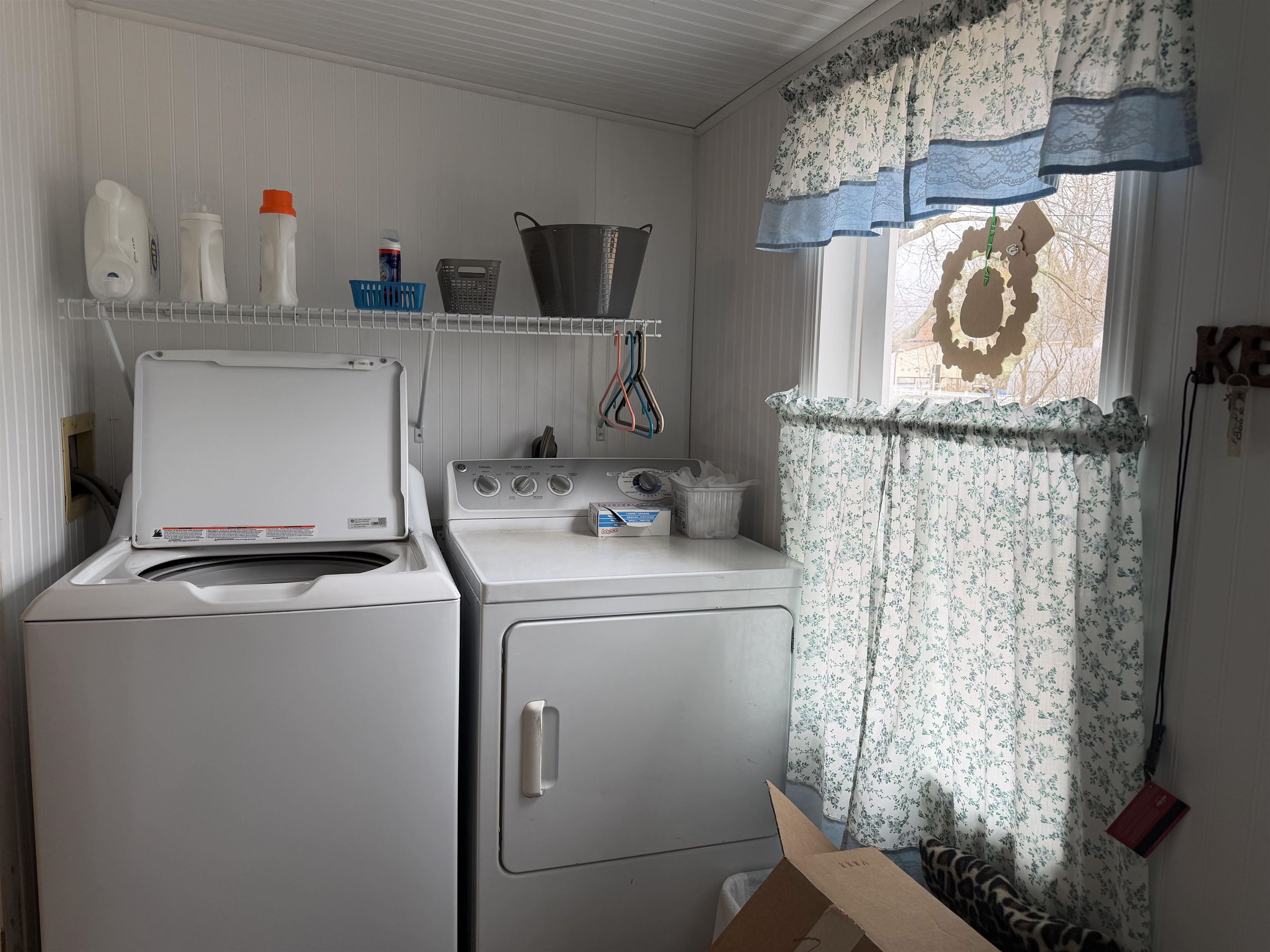 509 North Walnut Street Byron, IL 61010 - Photo 7 of 15 a utility room with dryer and washer