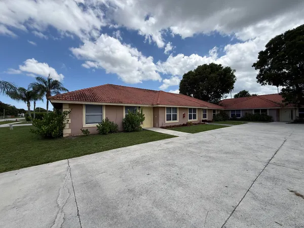 $2,300 | 1331 The 12th Fairway, Unit 1331, Wellington, FL 33414