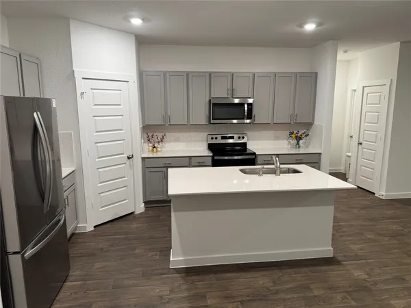 $2,600 | 204 James River Drive, Hutto, TX 78634