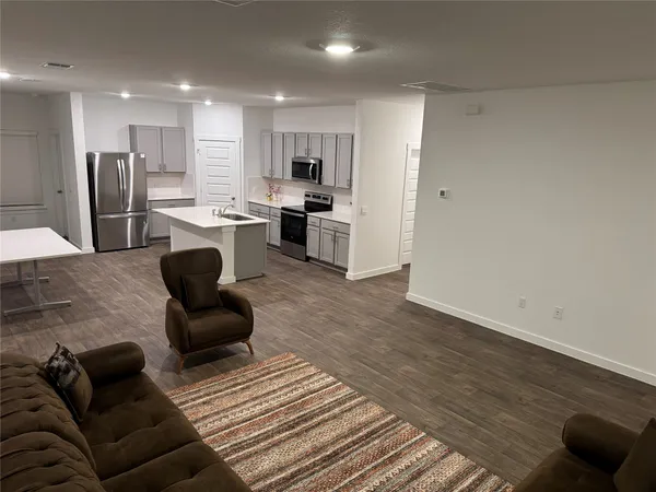 $2,600 | 204 James River Drive, Hutto, TX 78634