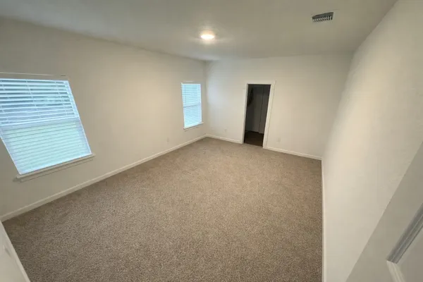 $2,600 | 204 James River Drive, Hutto, TX 78634