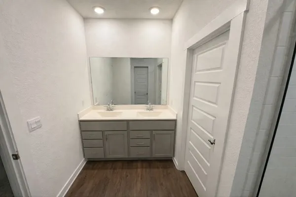 $2,600 | 204 James River Drive, Hutto, TX 78634