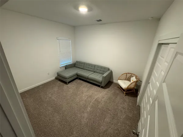 $2,600 | 204 James River Drive, Hutto, TX 78634