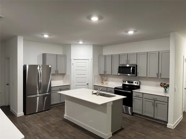 $2,600 | 204 James River Drive, Hutto, TX 78634