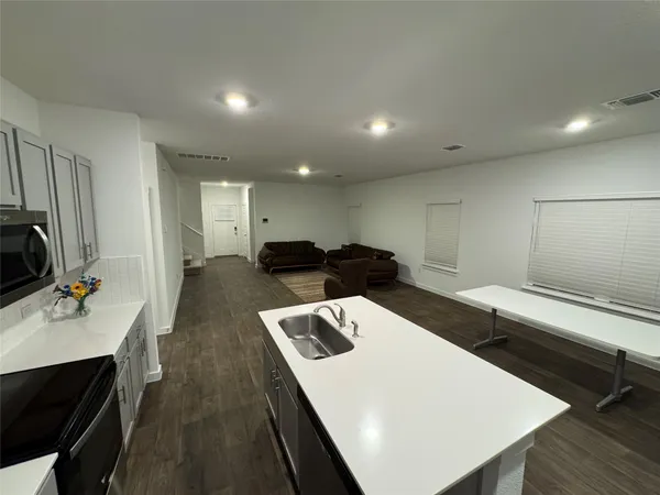 $2,600 | 204 James River Drive, Hutto, TX 78634