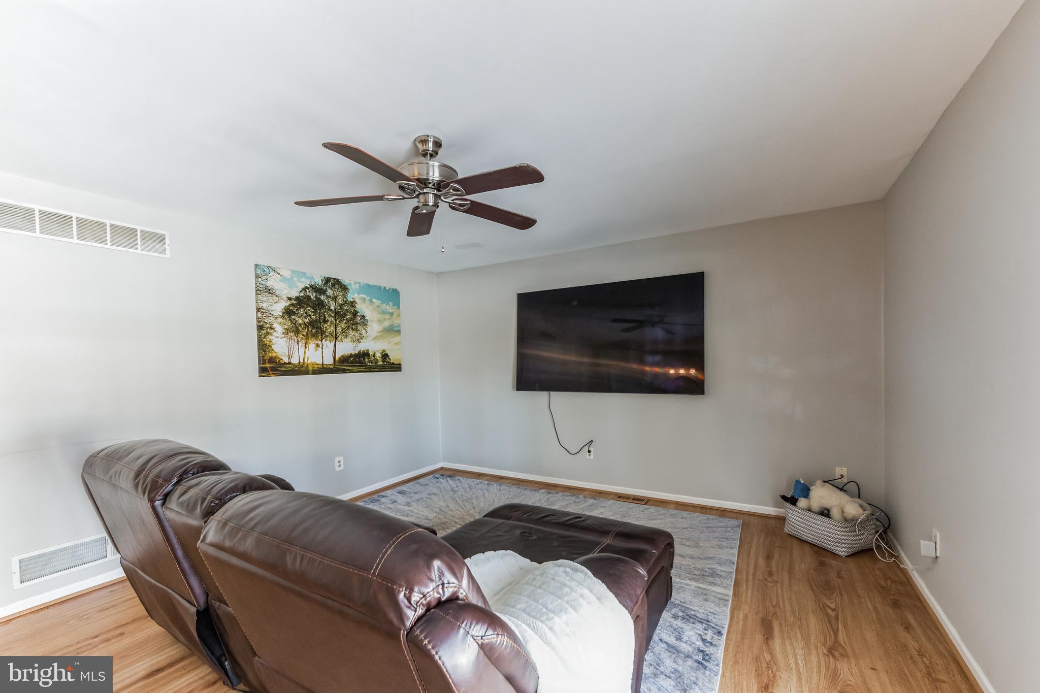 48 Danvers Circle Newark, DE 19702 - Photo 16 of 40 Family room