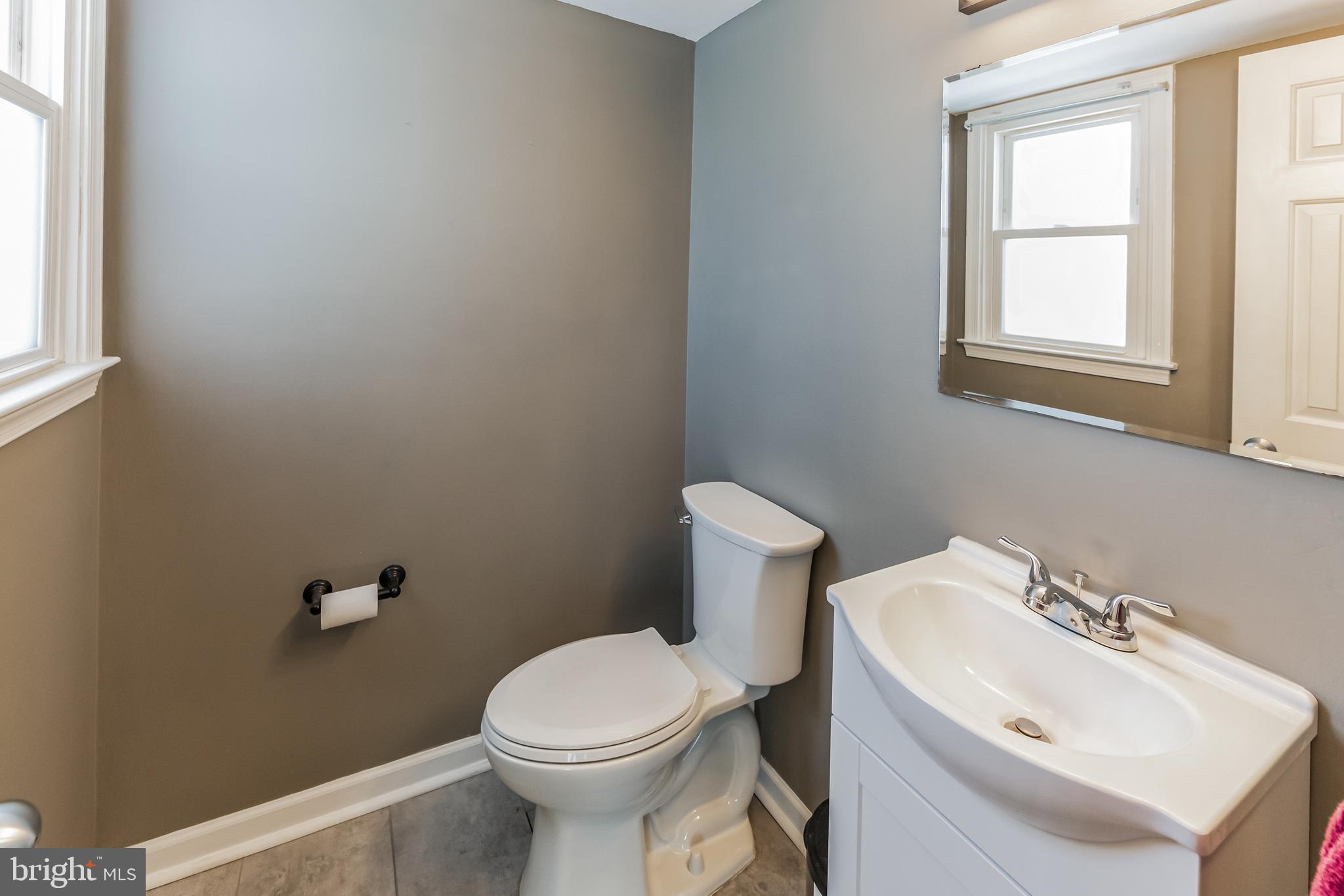 48 Danvers Circle Newark, DE 19702 - Photo 20 of 40 Powder room