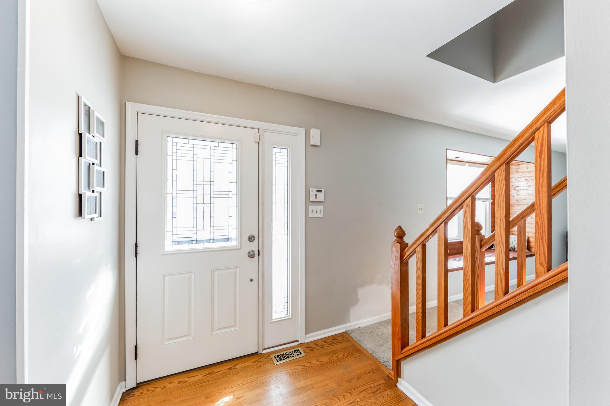 48 Danvers Circle Newark, DE 19702 - Photo 5 of 40 Foyer