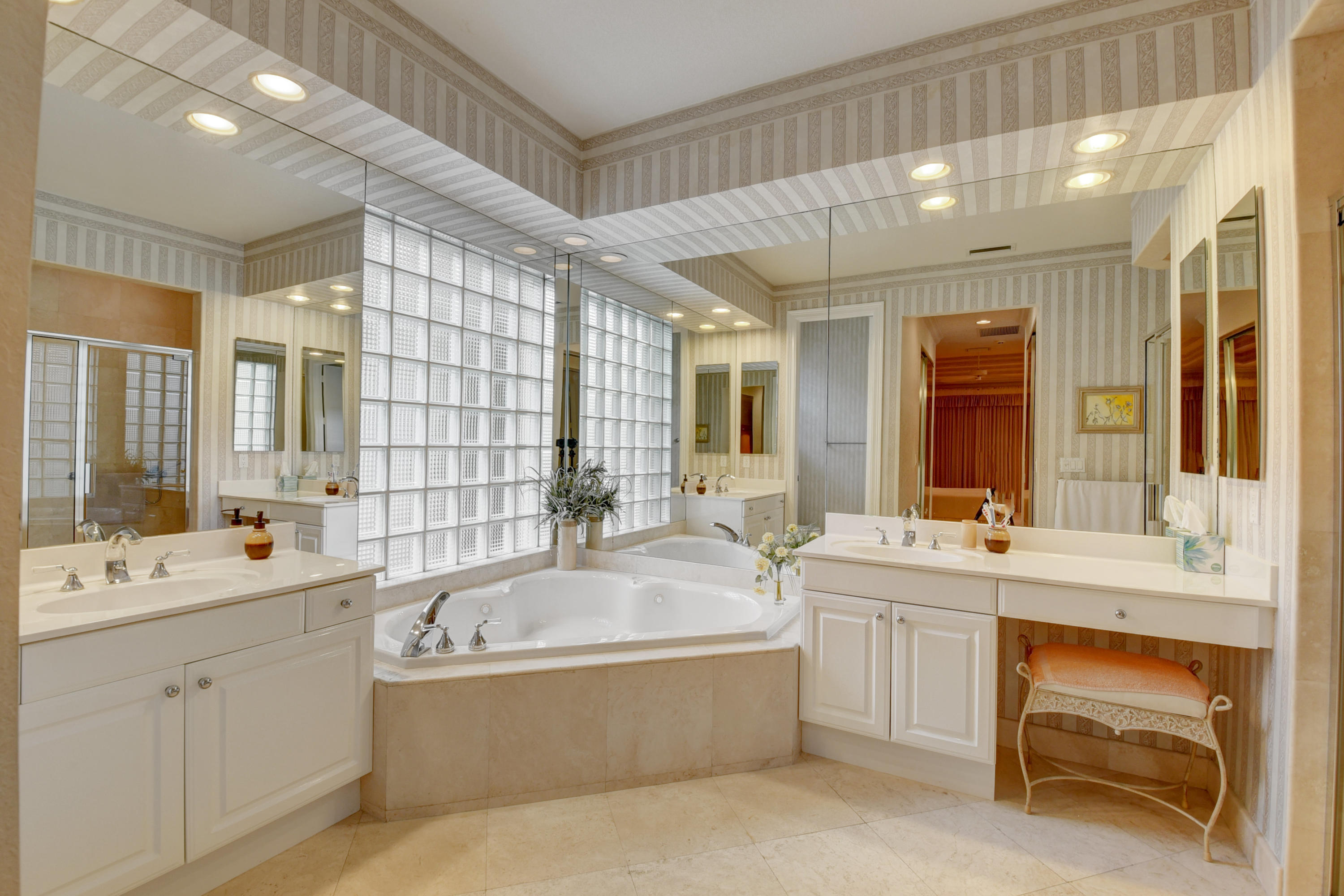 4096 Briarcliff Circle Boca Raton, FL 33496 - Photo 16 of 26 Master Bathroom