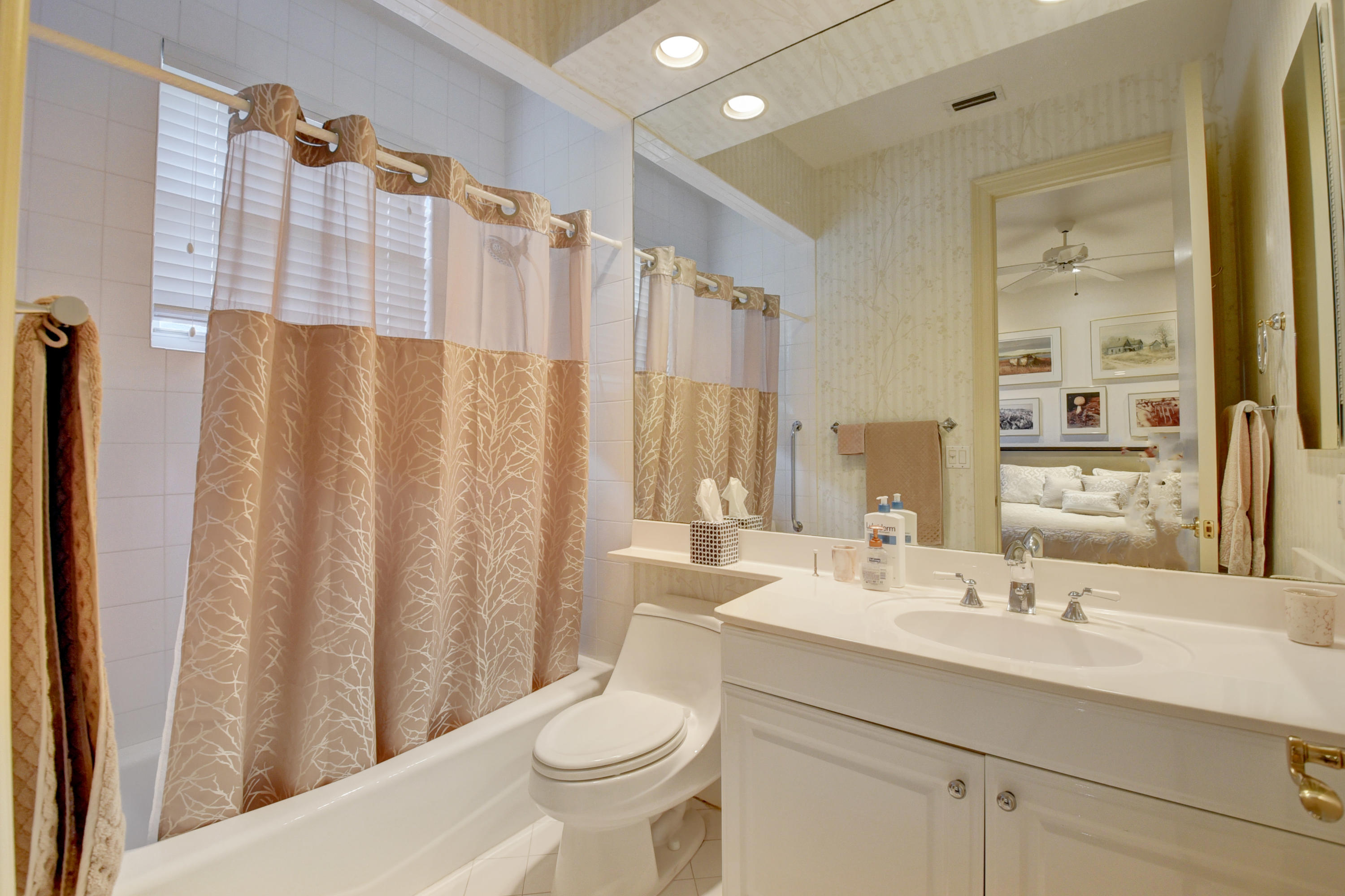 4096 Briarcliff Circle Boca Raton, FL 33496 - Photo 18 of 26 Bathroom 2