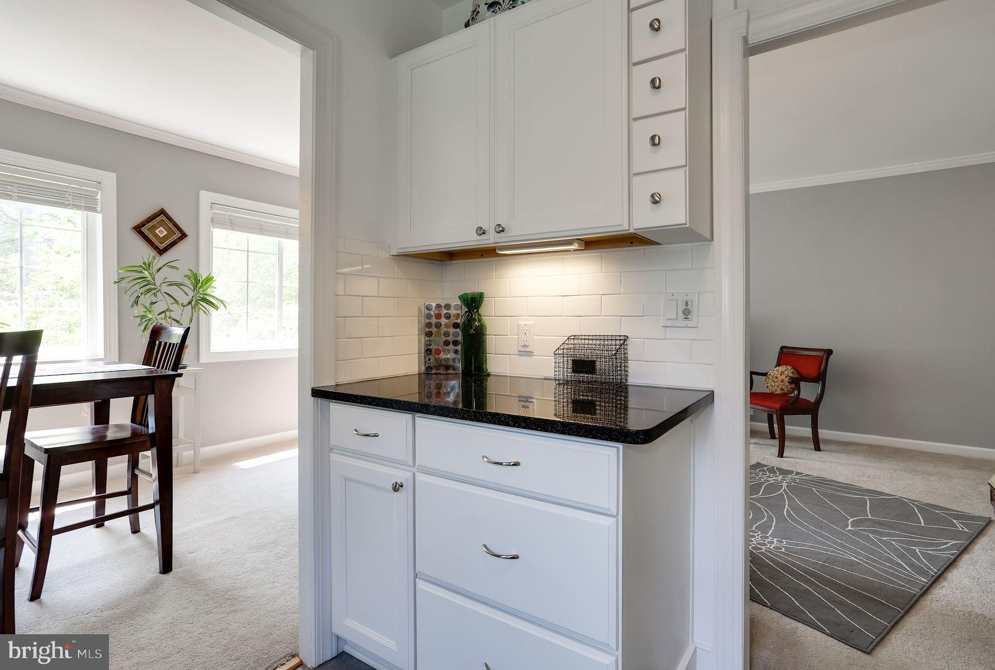 3243 Gunston Road, Unit 104 Alexandria, VA 22302 - Photo 9 of 27 Enter updated kitchen