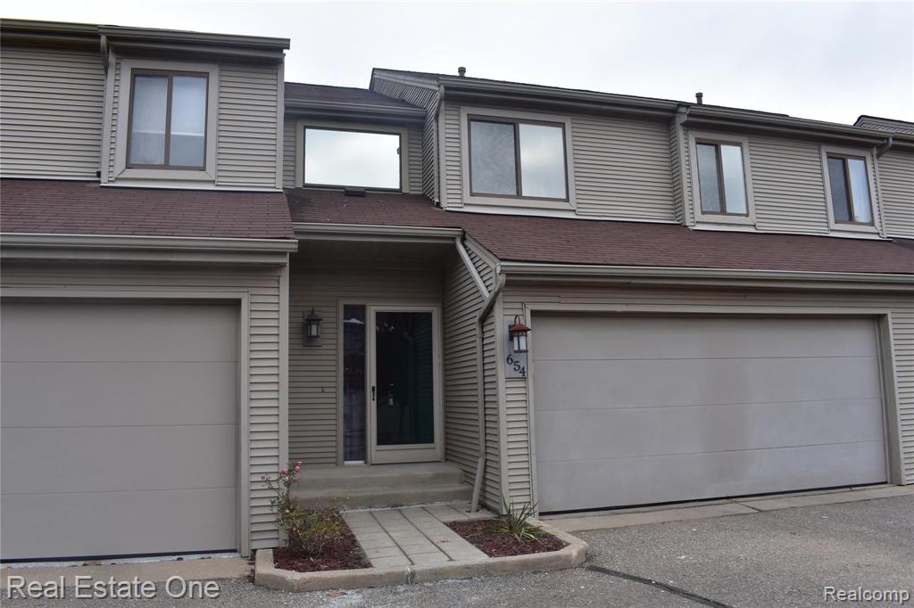 654 Glasgow Court Rochester Hills, MI 48307 - Photo 1 of 30