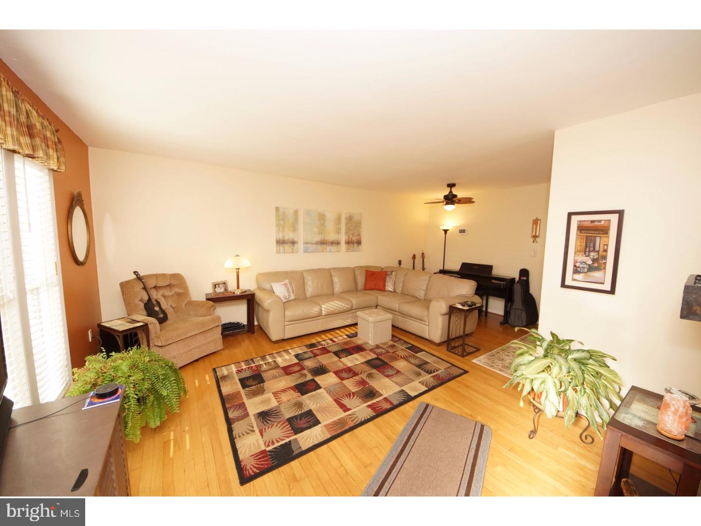 125 Probasco Road Hightstown, NJ 08520 - Photo 8 of 23 Living Room
