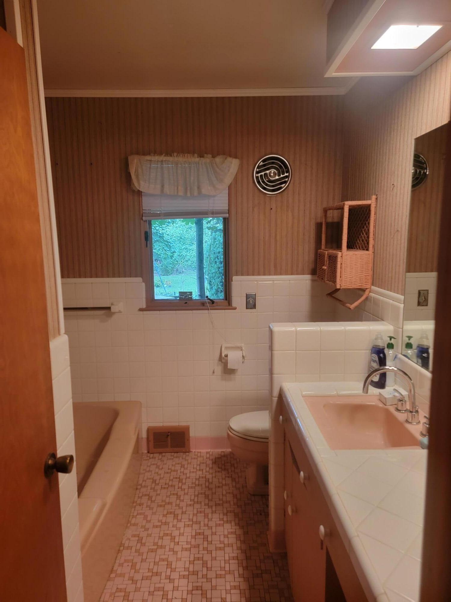 2906 North Cambridge Road Lansing, MI 48911 - Photo 12 of 21 20230911_163245
