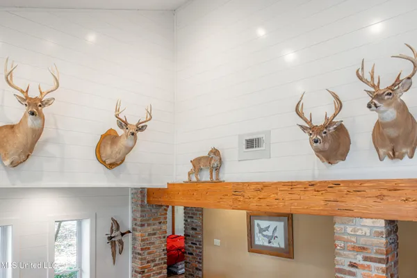 $1,089,000 | 295 Posey Lane, Vaughan, MS 39179