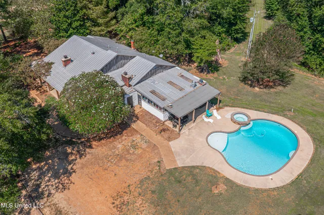 $1,089,000 | 295 Posey Lane, Vaughan, MS 39179
