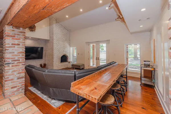 $1,089,000 | 295 Posey Lane, Vaughan, MS 39179